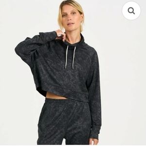 Vuori Halo Essential Crop Funnel Neck Pullover In Dark Gray Camo